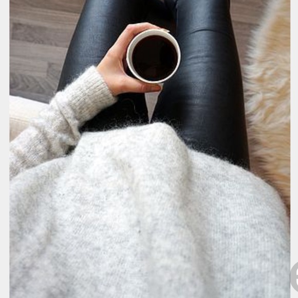 VEGAN LEATHER LEGGINGS - Picture 2 of 8